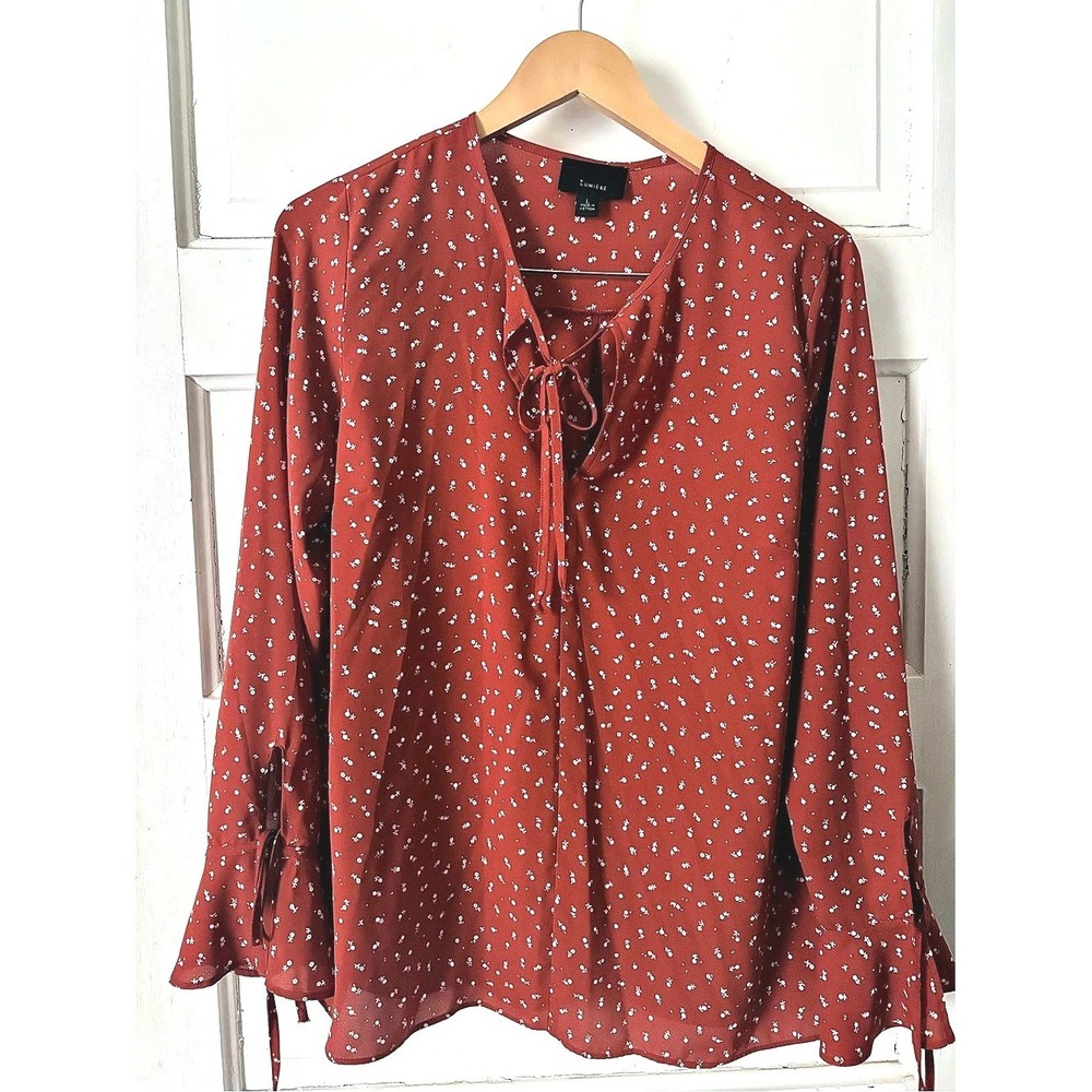 Lumiere Rust Red Floral Tie-Front Blouse in Red, Like New